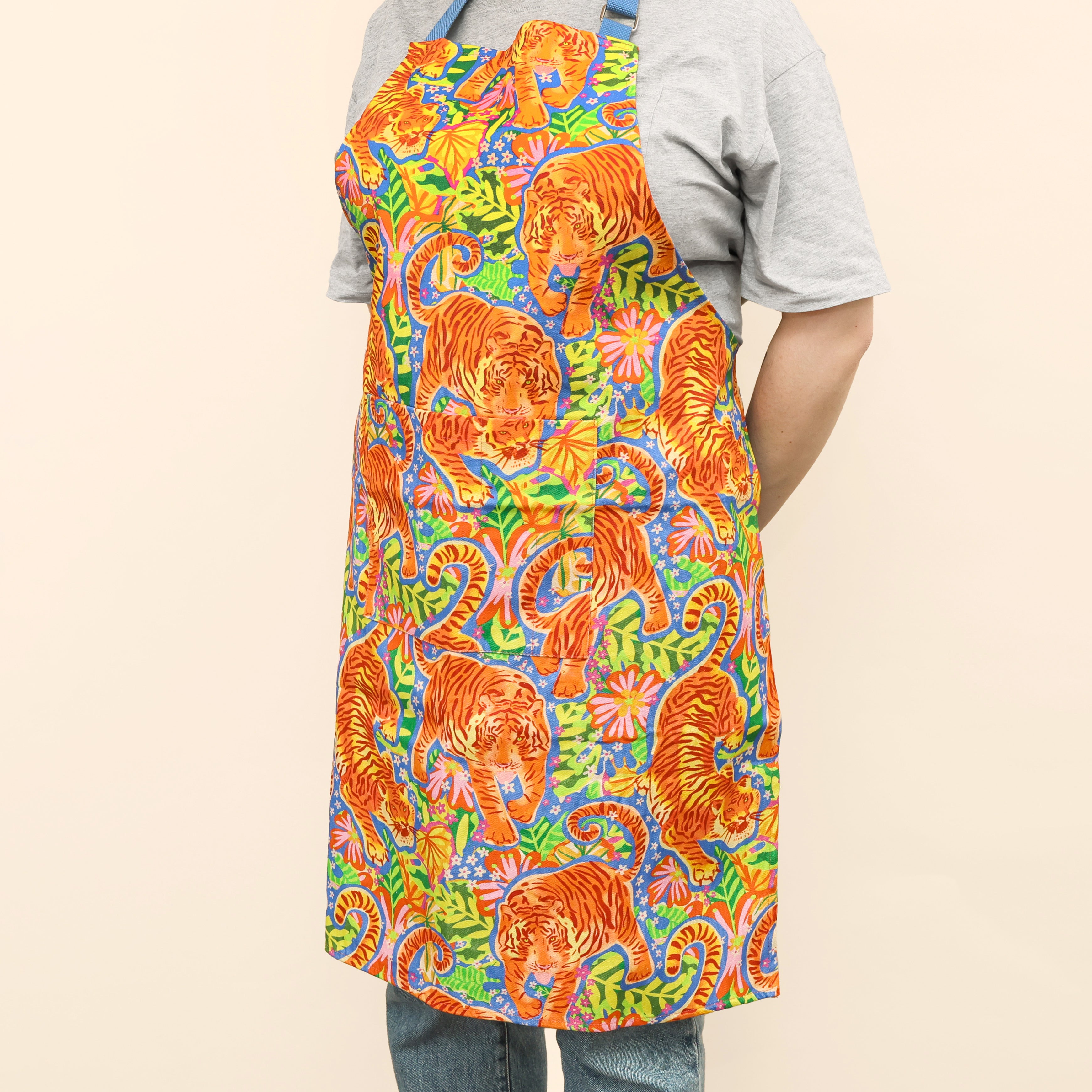 WWF Jungle Roar Apron