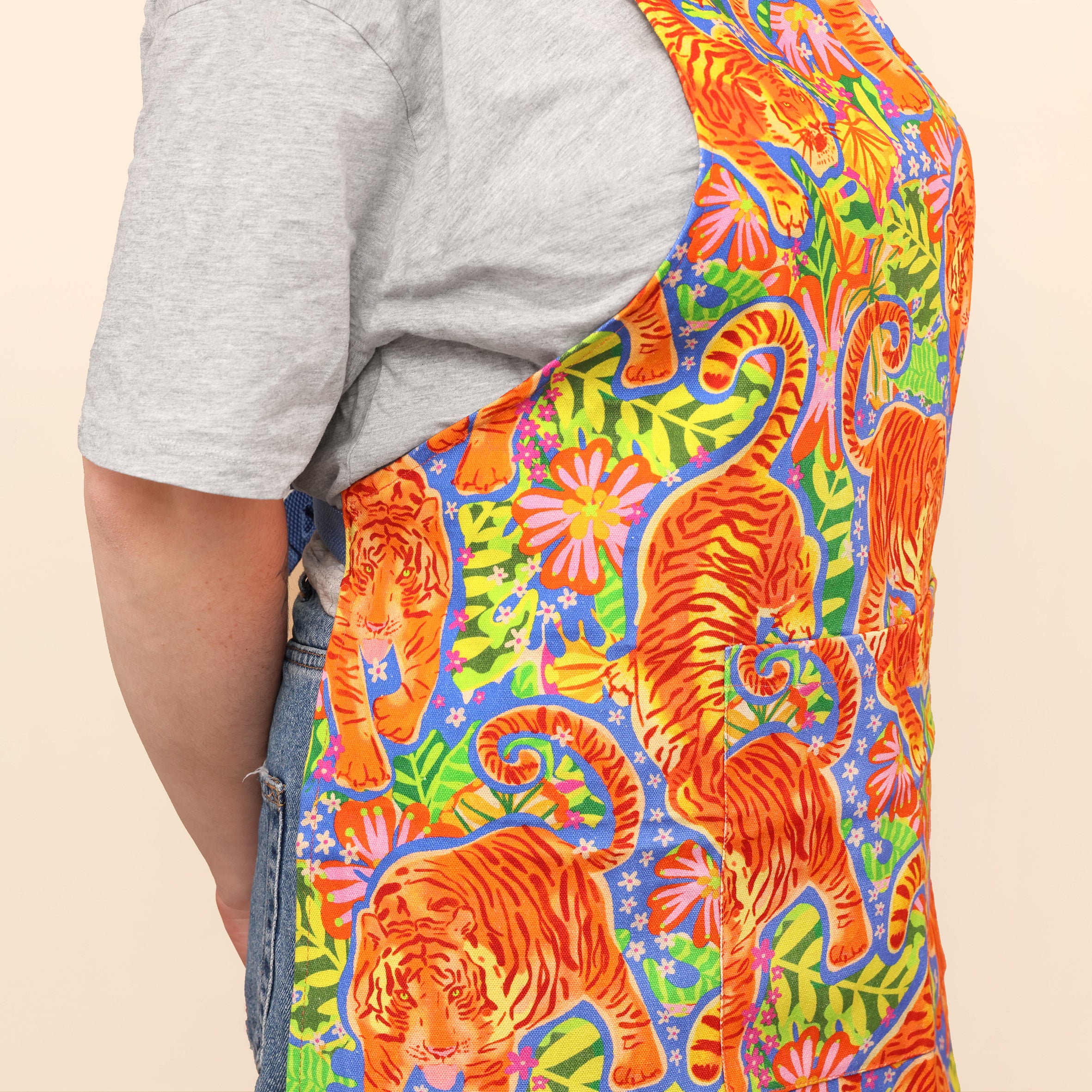 WWF Jungle Roar Apron