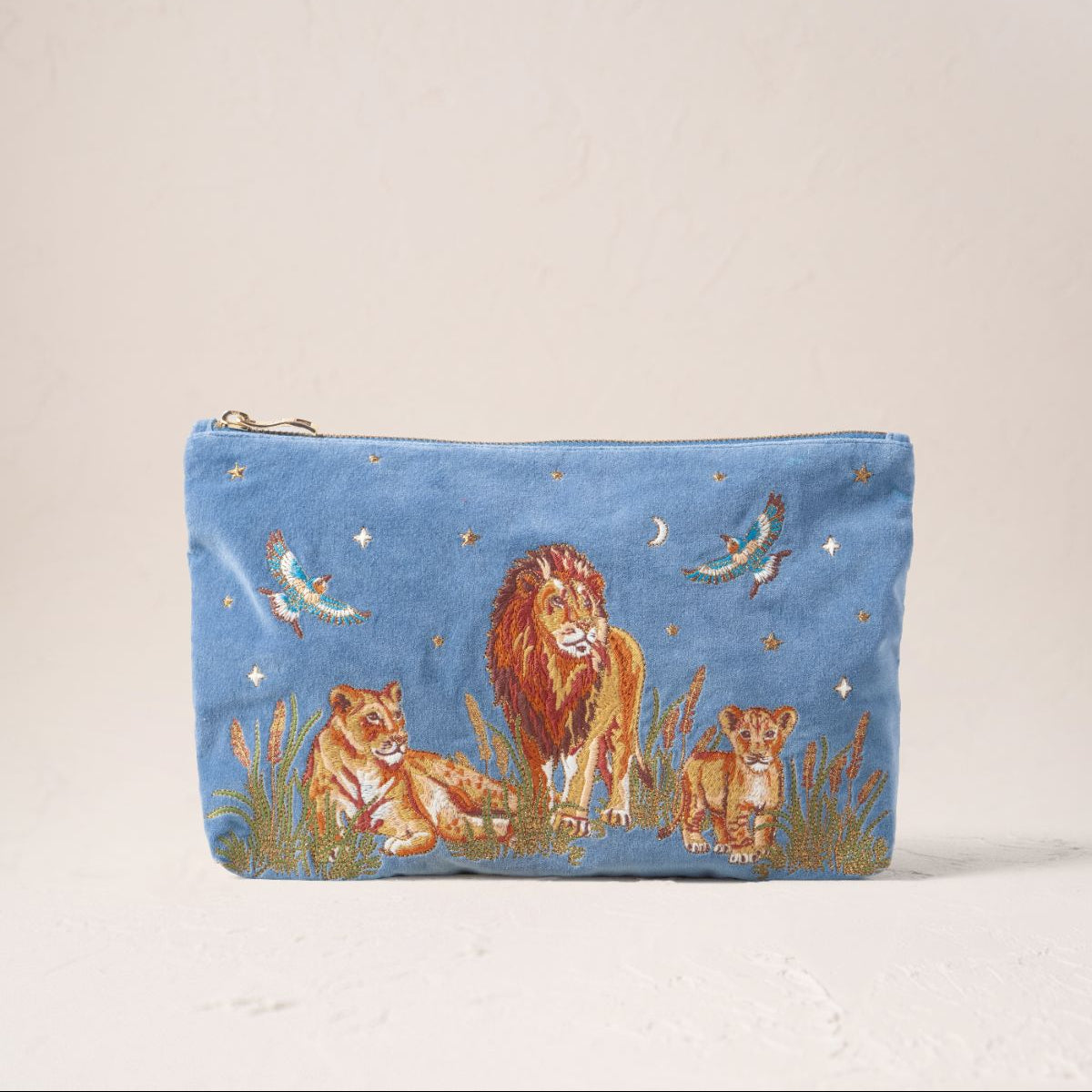 Lion Pride Everyday Pouch | WWF-UK
