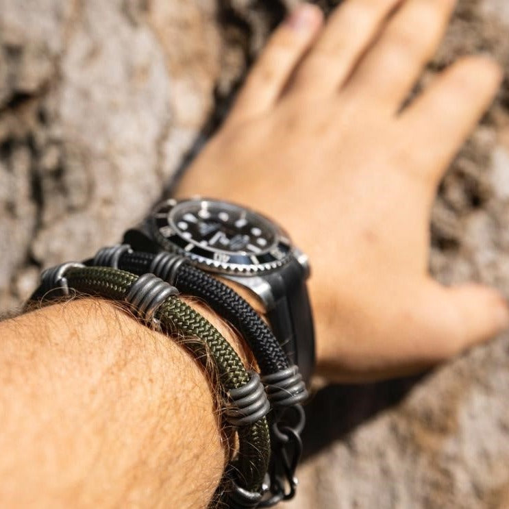 Unisex Snare Bracelet in Paracord