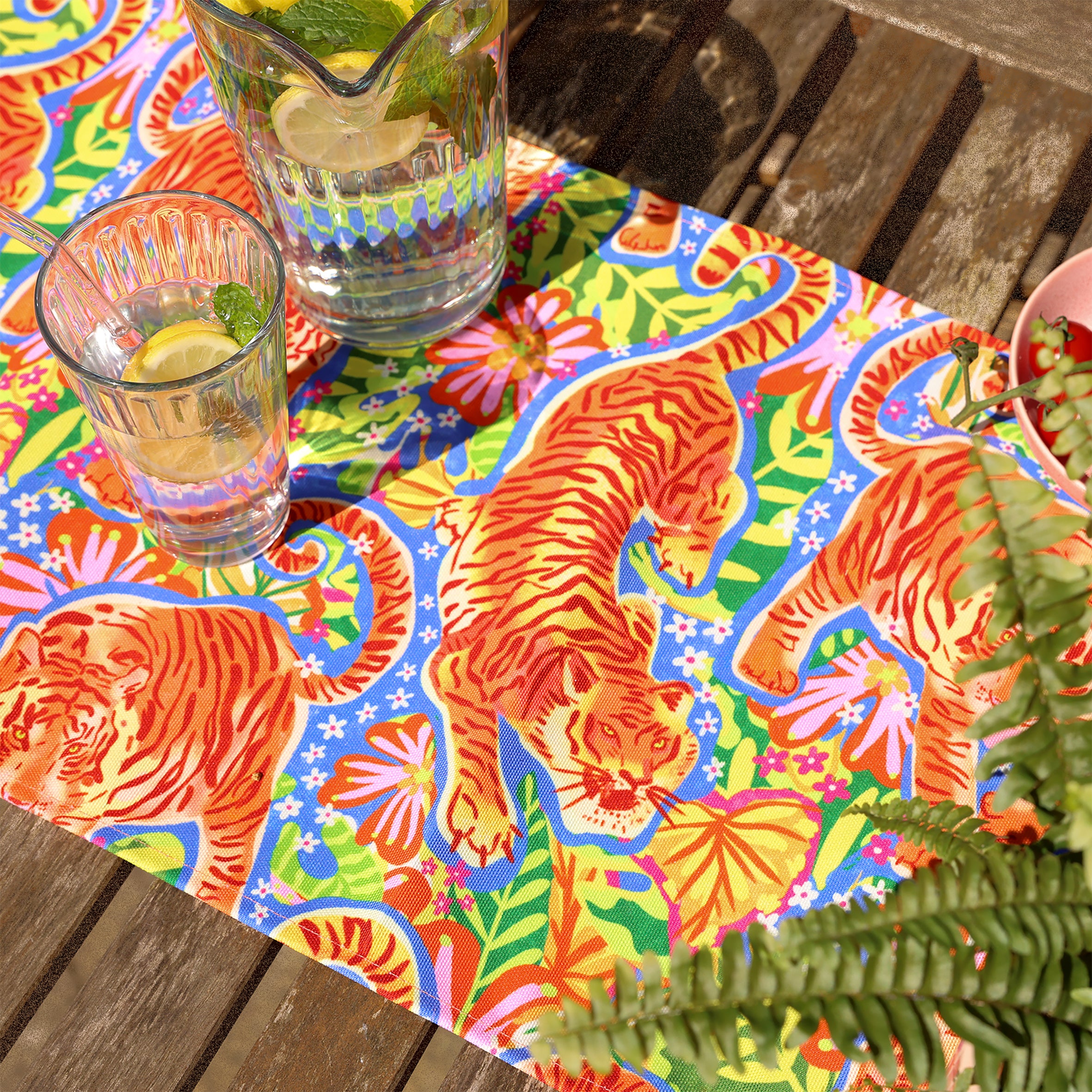 WWF Jungle Roar Table Runner