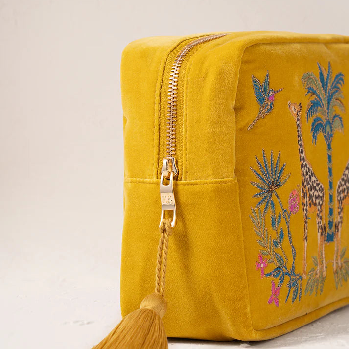 Wild Giraffe Palm Washbag - Yellow